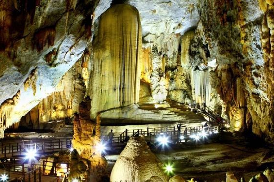 paradise cave tour from hoi an