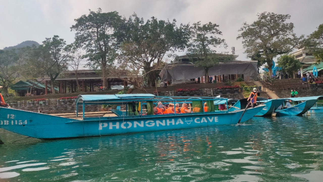 phong nha cave tour from hue