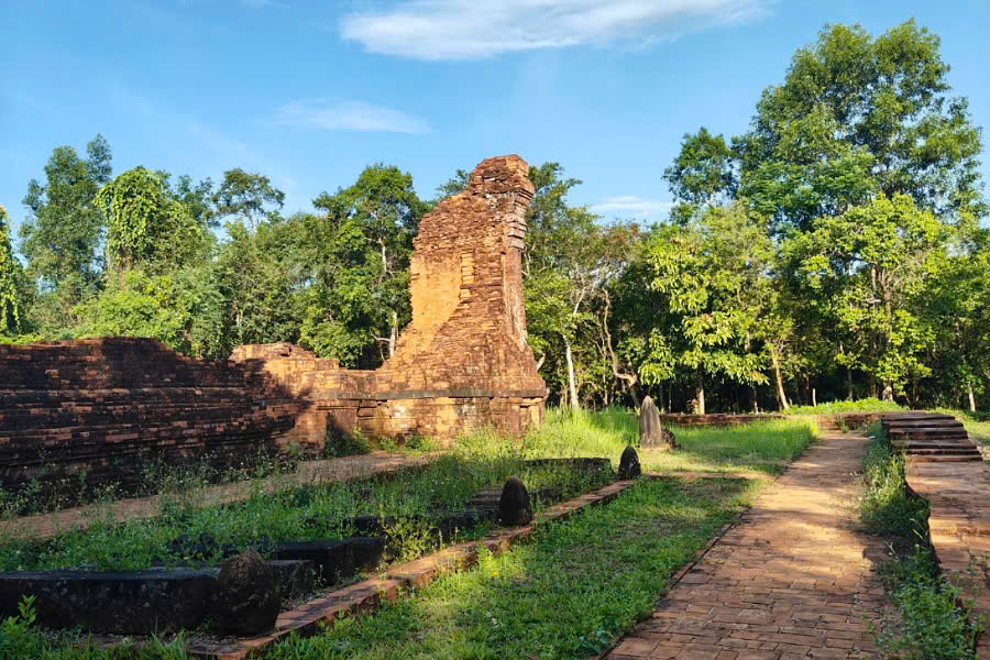 my son sanctuary sunrise tour