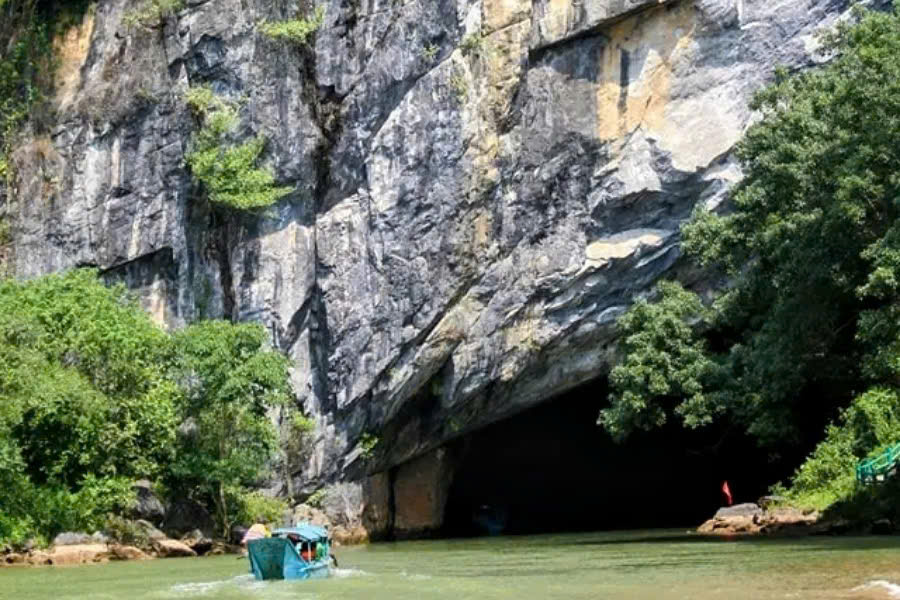 phong nha cave boat tour