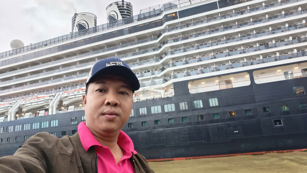 Viet Nguyen selfie with cruise ship at Chan May Port Vietnam