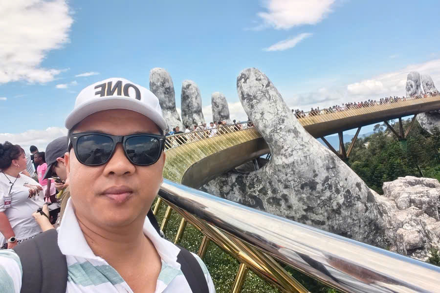 Viet Nguyen takes a selfie on the Golden Bridge in Ba Na Hills