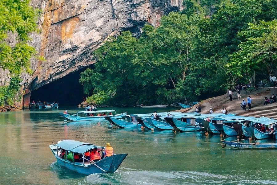 Phong Nha Cave tours boat entrance on Son River